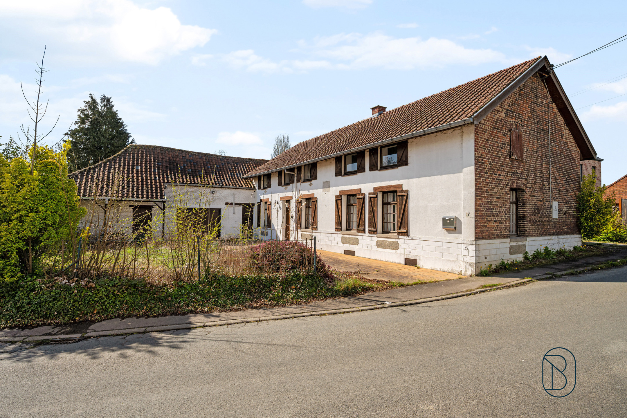 Charmante te renoveren hoeve met hangar op 36 are! - foto 2