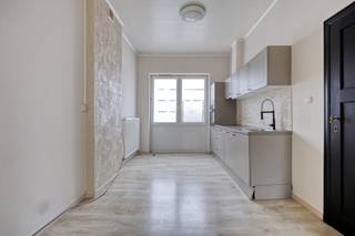 Instapklare woning met o.a. een bewoonbare oppervlakte van 175 m², 4 slaapkamers, mogelijkheid tot 3 badkamers en aangename tuin. EPC label B...