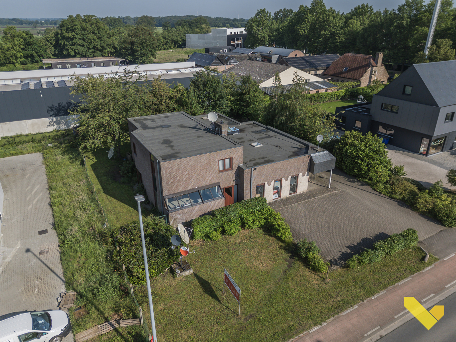 Gunstig gelegen handel met woonst - foto 2