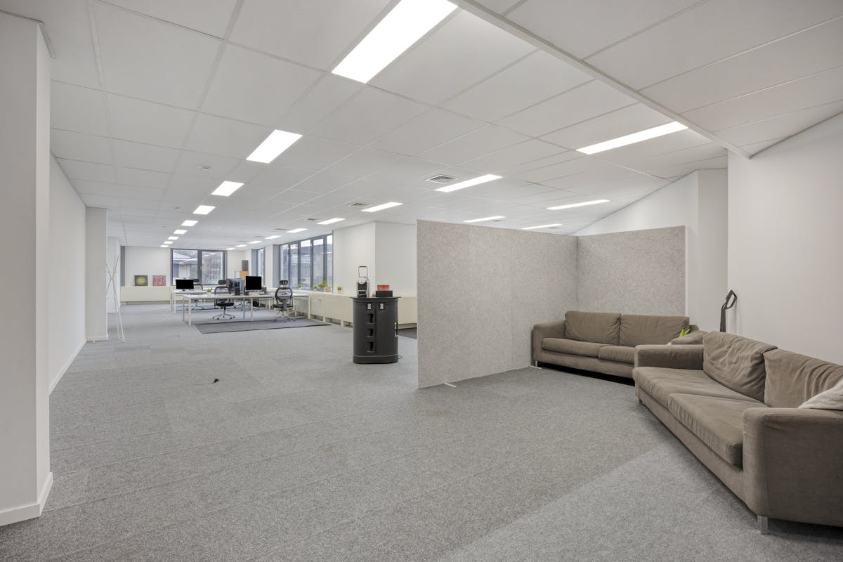 Bureau rénové avec 6 places de parking à vendre à Zaventem - photo 5