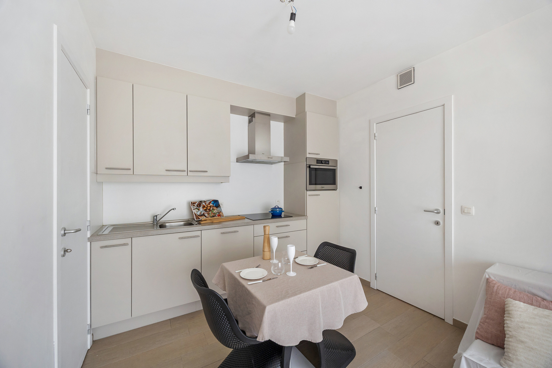 Instapklaar Gelijkvloers Appartement met terras en parking. - foto 5