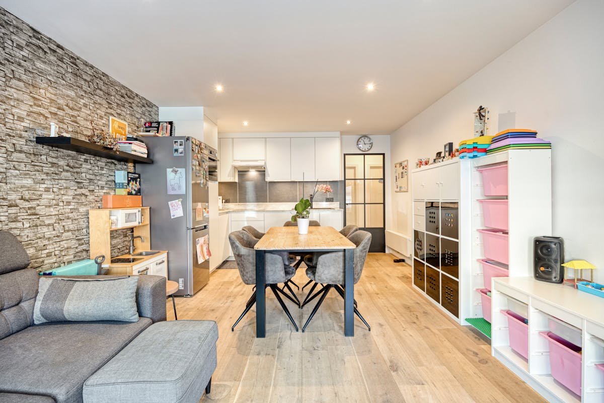 Gerenoveerd gelijkvloers appartement met tuin in Merksem - foto 5