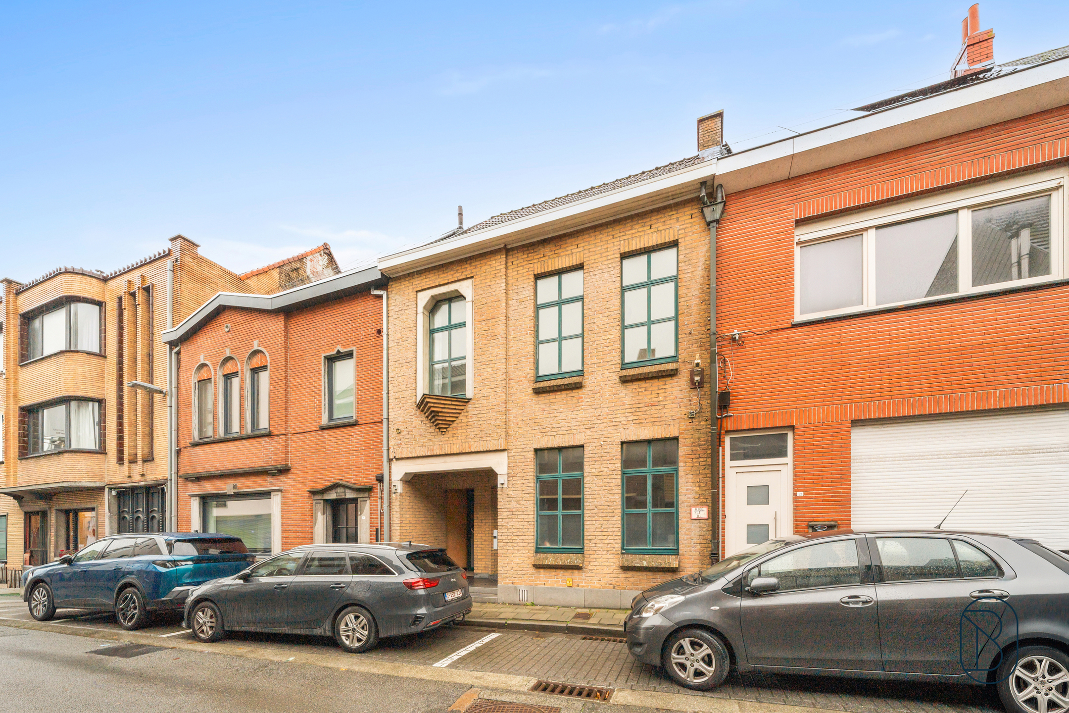 Karaktervol pand met woning én commerciële ruimtes in Gavere - foto 1