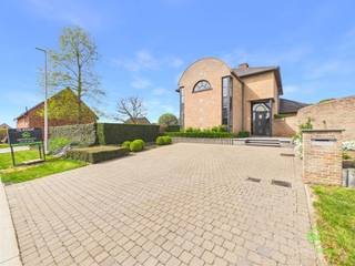 In het centraal gelegen Linkhout vinden we deze villa terug op een ruim perceel van 19a 39ca.Om de hoek vinden we het Schulensmeer met diverse...