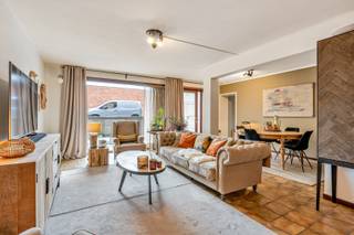 Dit appartement met twee ruime slaapkamers is gelegen in een zijstraat van de Heldenlaan. Op wandelafstand van winkels en alle faciliteiten.Veel...