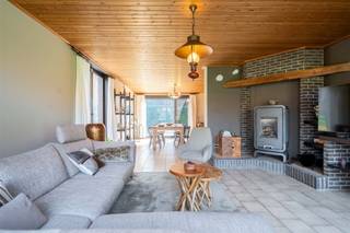<p>Zeer ruime instapklare woning in het groene Langdorp/Aarschot op een prachtig perceel van 80 are 45 te koop!</p><p>U komt de woning in de ruime inkomhal binnen met gastentoilet. Aansluitend is er een ruime lichtrijke leefruimte met houtkachel, een keuken, een berging/wasplaats en een polyvalente ruimte.<br />Op de eerste verdieping kan u 4 slaapkamers waarvan 1 master met dressing, een volledig vernieuwde badkamer en een berging terugvinden.<br />De zolder is deels afgewerkt en ideaal voor stockage, deze kan u betreden via een zolderluik.<br />De woning is volledig onderkelderd en geschikt voor de stalling van meerdere wagens.</p><p>In de zuidgerichte tuin is het heerlijk vertoeven en genieten van fauna en flora. De woning is achterliggend gelegen aan de voet van de Bosberg zodat u omringd bent door natuur en rust.<br />Vanuit de tuin kan u via een poortje rechtstreeks het aansluitend ruim bos instappen waar u nog meer de sfeer van het domein kan ervaren.<br />Een automatische poort en de omheining rondom het perceel maken het gevoel van privacy compleet.</p><p>De woning heeft tevens al enkele renovaties achter de rug zoals badkamer, schilderwerken, velux, ...</p><p>Kortom een zeer ruime en in een prachtige groene biotoop gelegen instapklare woning.<br />Door haar locatie zijn steden als Leuven, Antwerpen, Brussel en Hasselt zeer goed bereikbaar.<br />Bovendien zal kortelings aan de straatkant de fietssnelweg Diest-Aarschot verder aangelegd worden, ideaal voor veilige en vlotte verplaatsingen met de fiets.</p><p>EPC: 376 UC: 20250710-0003643666-RES-1</p><p>Wens je een gratis schatting? Vergeet dan zeker geen contact met ons op te nemen!</p><p>Wil jij meer informatie over deze woning? Bel ons dan op 016 90 10 21 of mail naar info@future-home.be.</p><p>Bosgebied, Vergunning, Verkavelingsvergunning, Geen Dagvaarding, Geen Voorkooprecht</p>