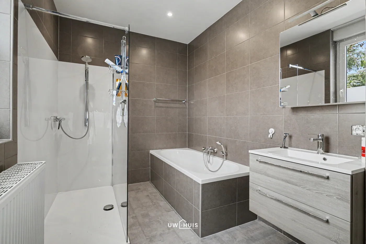 Magazijn, showroom of garage? Ontdek dit unieke pand met duplex - foto 5