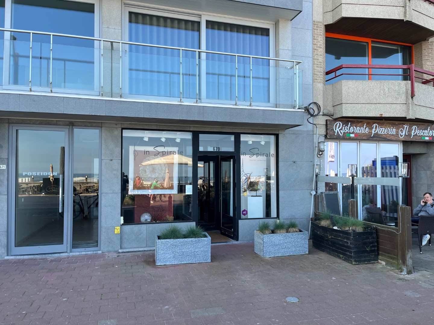 Handelspand met mooi vitrineruimte gelegen op de Zeedijk, mooi gelegen tussen Lichttoren- en Albertplein. - foto 2