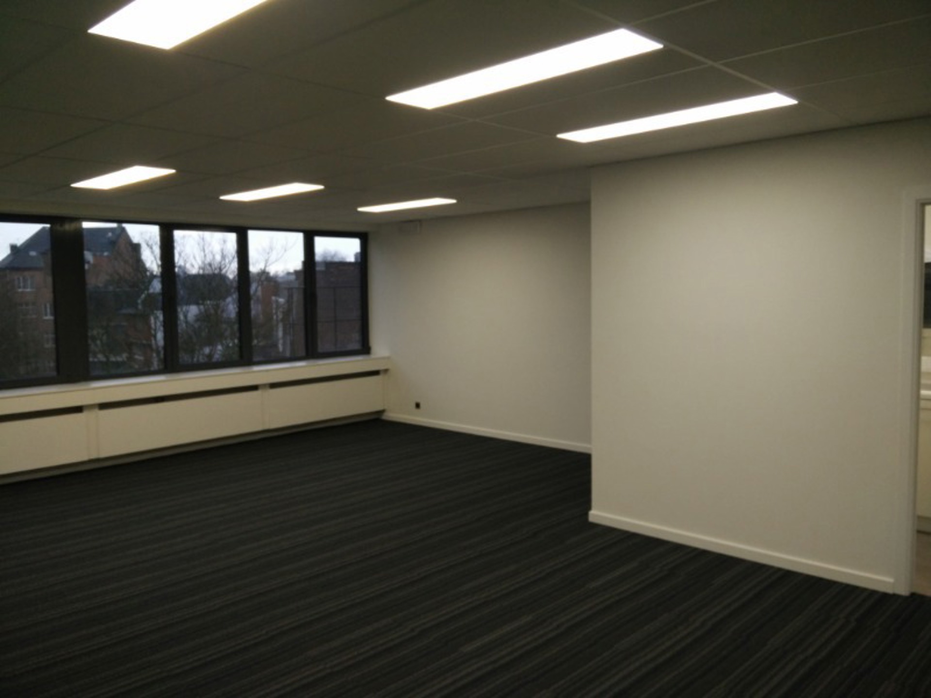 Commercial à louer à Anvers - photo 5