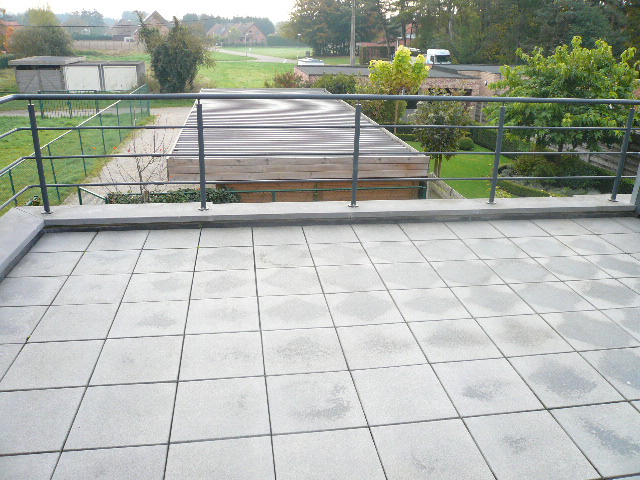 Een centraal gelegen appartement met 3 slaapkamers en terras - foto 5