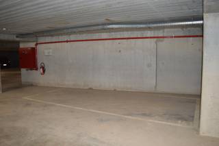 Autostandplaats in Harelbeke.Beschikbaarheid: 01/03/2026Huurprijs: 40 EUR/maand + 5 EUR syndic = 45 EUR/maandAdres: Rietvoornstraat 42, 8530...