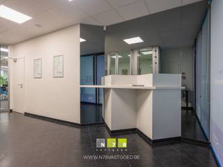 <strong>HANDELS- EN KANTOORRUIMTE (340M²) IN HET CENTRUM VAN HASSELT.</strong><br /><br /><strong>TROEVEN</strong><br />- Centraal gelegen in het centrum van Hasselt.<br />- Volledig gerenoveerd in 2021.<br />- Praktisch ingedeeld.<br />- Energielabel B. <br />- Bruikbare oppervlakte van 340m².<br />- Leuke buitenplaats.<br />- 6 Ondergrondse parkeerplaatsen.<br /><br /><strong>KELDERVERDIEPING -2</strong><br />- 2 Autostaanplaatsen (genummerd 94&amp;95).<br /><br /><strong>KELDERVERDIEPING -1</strong><br />- Kluizenzaal (70m²): tapijt. <br />- 4 Autostaanplaatsen (genummerd 17,18,19,20).<br /><br /><strong>GELIJKVLOERS</strong><br />- Handelsruimte (340m²): inkomhal, landschapskantoor, kantoor, vergaderzaal, keuken, 2 toiletten.<br /><br /><strong>EXTERIEUR</strong><br />- Buitenplaats.<br /><br />Bekijkt u deze advertentie via een aanverwante vastgoedsite, surf dan zeker naar onze website www.N78vastgoed.be voor een uitgebreide beschrijving en foto's. Meer info: +32 (0)89 86 18 88 of info@N78vastgoed.be.