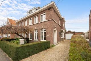 Te koop: ruime halfopen woning met 4 slaapkamers en prachtige tuin in AsperIn Asper ontdek je op een centrale, maar rustige ligging deze degelijk...