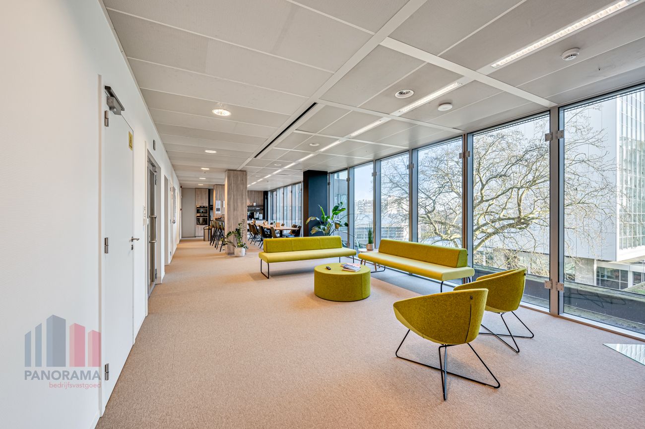 1.005 m² ready-to-use offices on absolutely prime location near Ghent city centre - photo 5