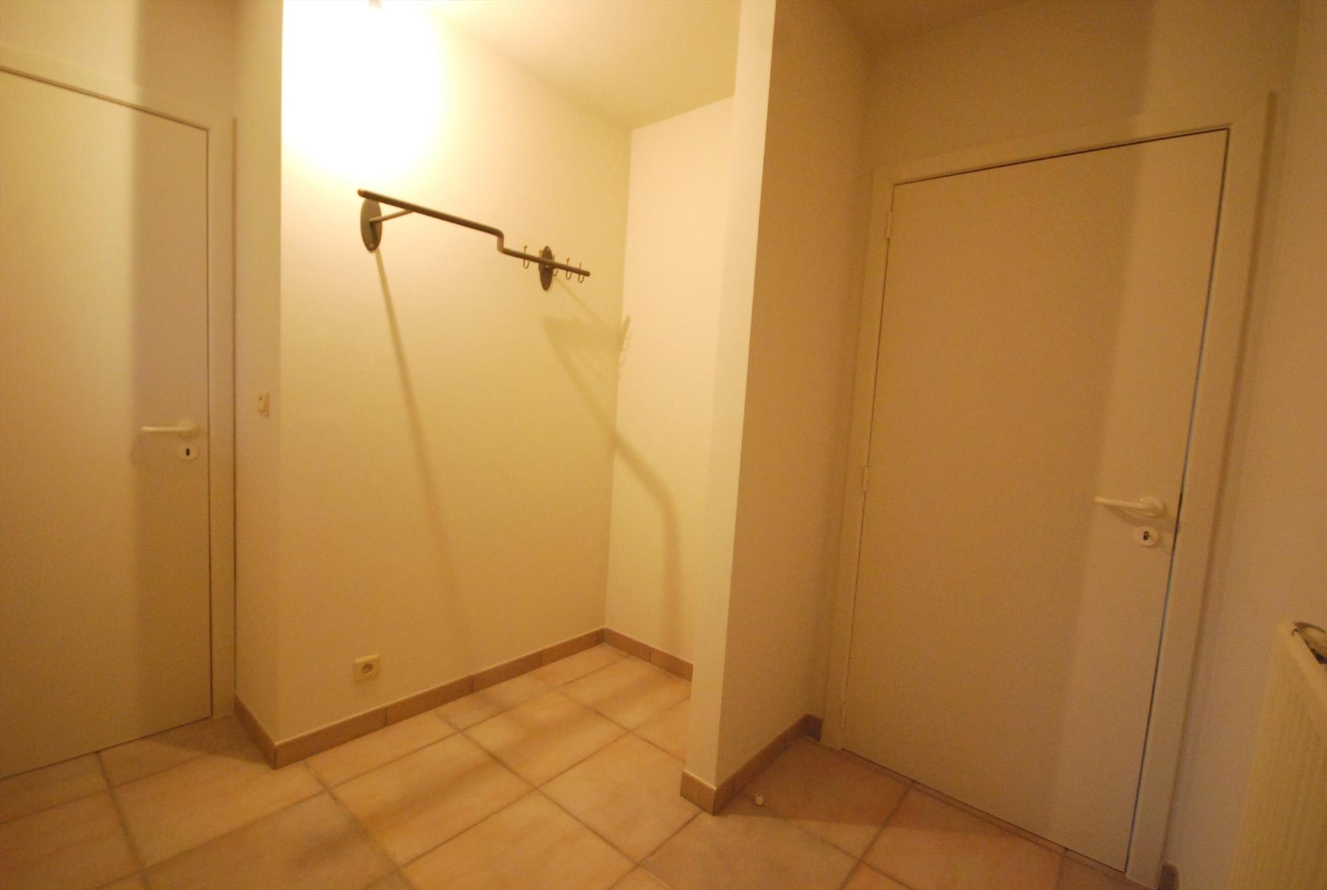 RUIM APPARTEMENT MET ONDERGRONDSE AUTOSTAANPLAATS - foto 5