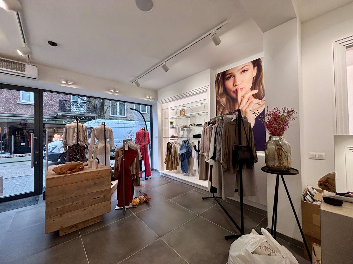 Handelspand met vitrine te huur in het centrum van Hasselt - foto 4