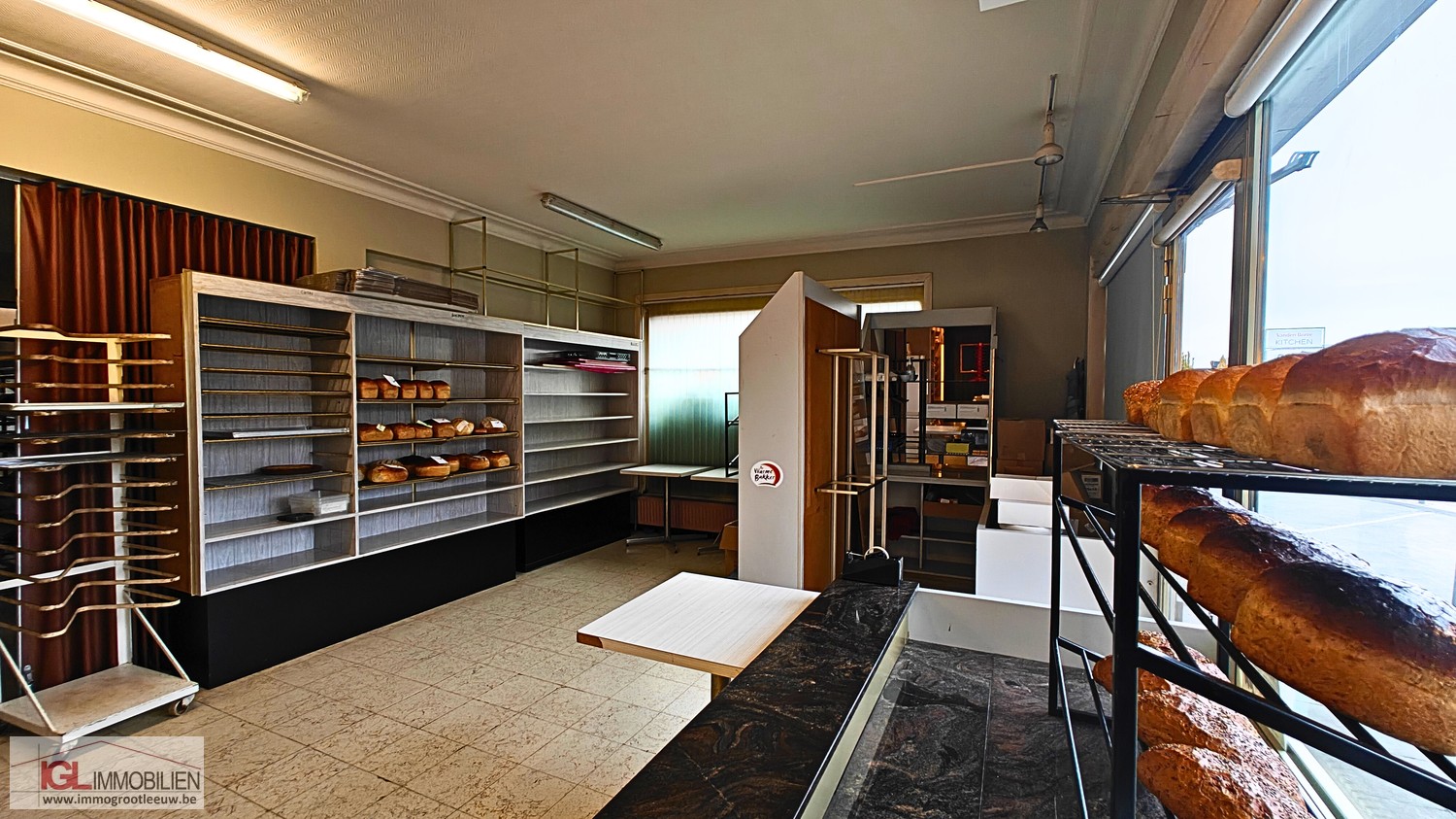 Commerce idéalement situé avec visibilité optimale le long de la Chaussée de Mons, grand parking et deux unités résidentielles ! - photo 4