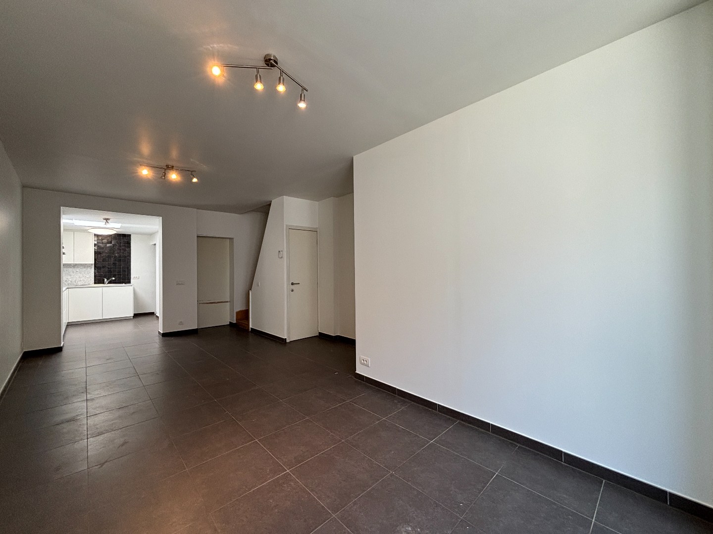 Gezellige en instapklare woning nabij het centrum van Tielt - foto 4