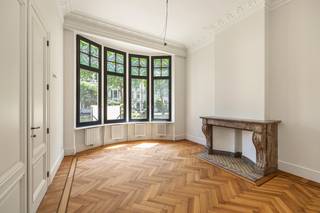 Bekijk alvast de videotour, de grondplannen, het gunstige EPC (B!), de conforme elektriciteitskeuring en blanco asbestinventaris via de...