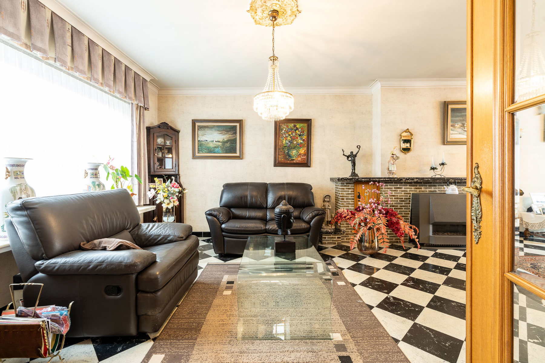 Halfopen gezinswoning met licht, structuur en potentieel - foto 4