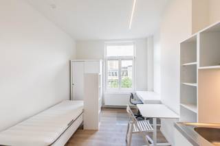 Enkel voor studenten!In dit prachtige herenhuis bevinden zich studentenstudio’s die recent volledig gerenoveerd werden. De studio’s beschikken over...