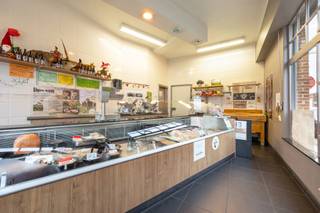 Dit hoekpand, gelegen te Fredericusstraat en Kaphaanlei, geniet van een goede zichtbaarheid en een strategische ligging in Mortsel. De locatie...