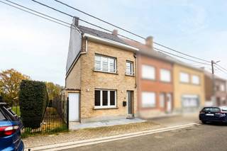 Prachtige volledige gerenoveerde woning met 3 slaapkamers te koop aan de rand van Geraardsbergen, in rustige straat. De woning werd met veel...