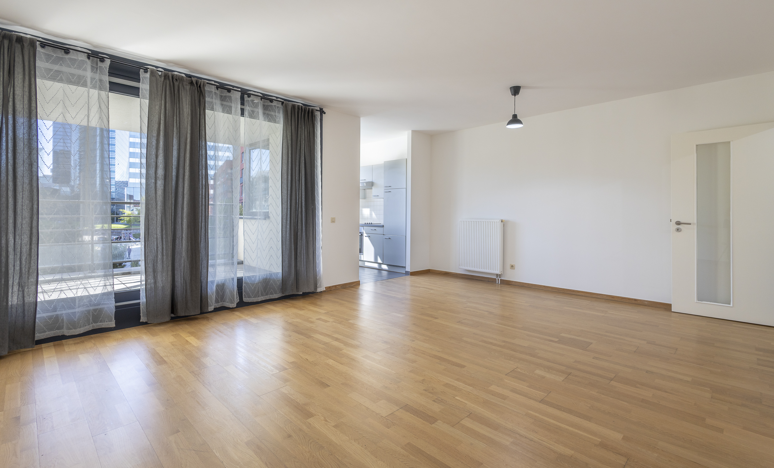 Modern two-bedroom apartment with terrace in Brussels - photo 4