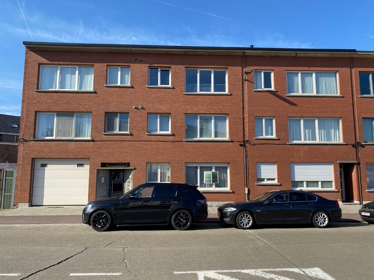 Opbrengsteigendom met 8 appartementen, 10 ondergrondse garageboxen. - foto 1