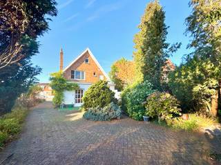 Op een rustige en bijzonder gegeerde ligging in Kluizen vinden we deze open bebouwing terug, gelegen op een volwaardig perceel van 511 m²...