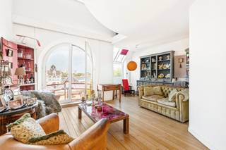 Ontdek dit prachtige triplex appartement in Antwerpen, waar licht, ruimte en een uniek zicht op de Schelde samenkomen tot een...