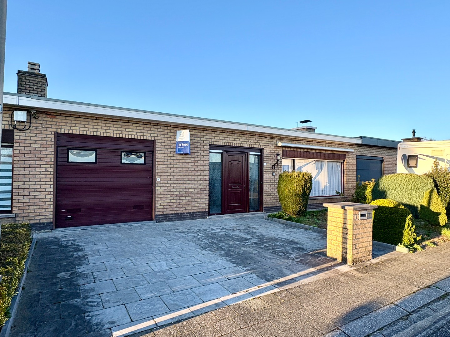 Gelijkvloerse woning op 408m² met 3slks, garage en tuin. - foto 3