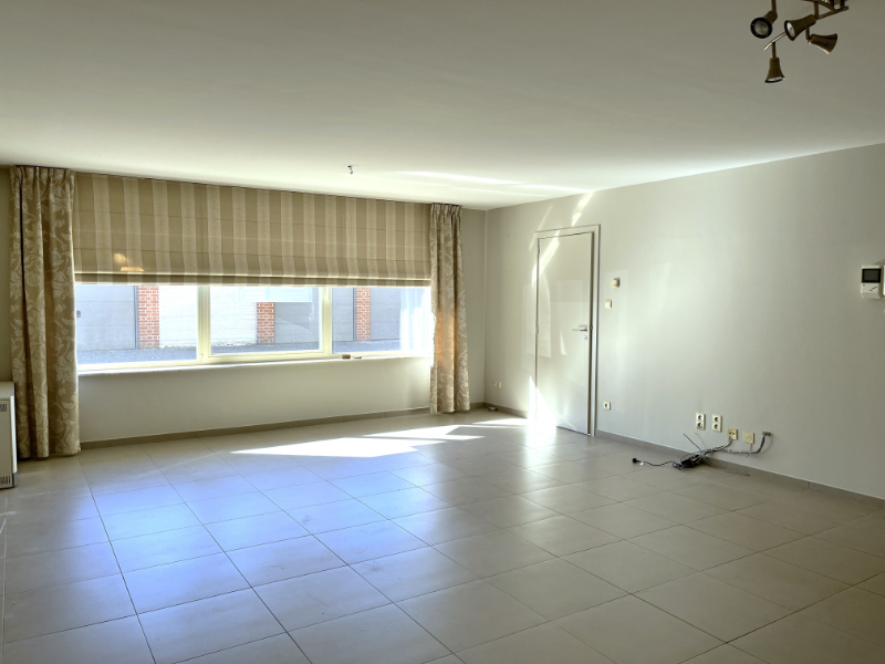 Vernieuwd 2-slaapkamer appartement, met staanplaats en kelderberging - photo 4