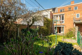 Bel-etage met ruimte op elke verdieping in Emblem (Ranst)Het leven in deze bel-etagewoning speelt zich af waar het hoort: op de eerste verdieping...