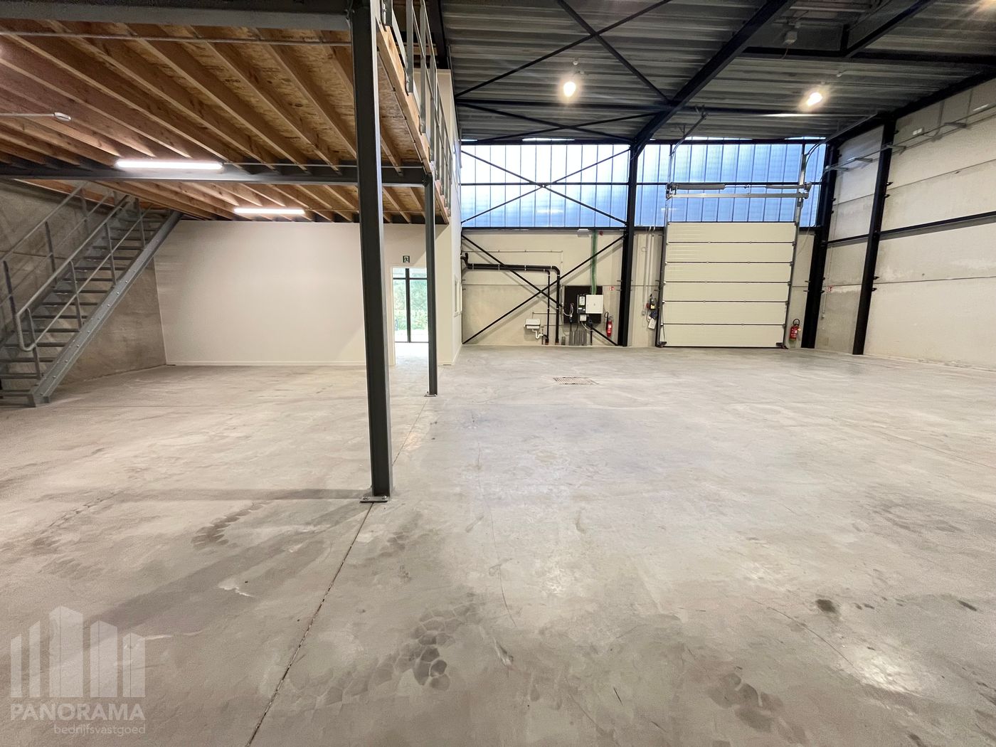 STRATEGISCH GELEGEN KMO-UNIT VAN 365 m² MET MAGAZIJN EN KANTOORRUIMTE - photo 4