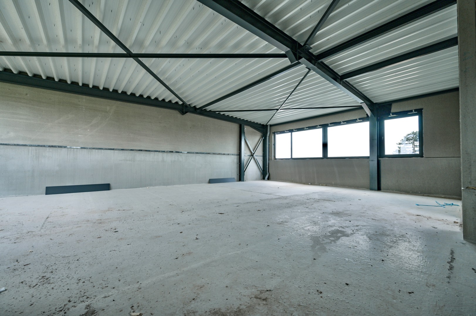 Casco KMO-unit met kantoor, autostaanplaats op toplocatie - foto 4