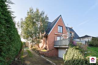 koop: ruim halfopen huis in de villawijk van Koksijde, op een centrale en groene locatie nabij openbaar vervoer. Deze instapklare woning biedt maar...