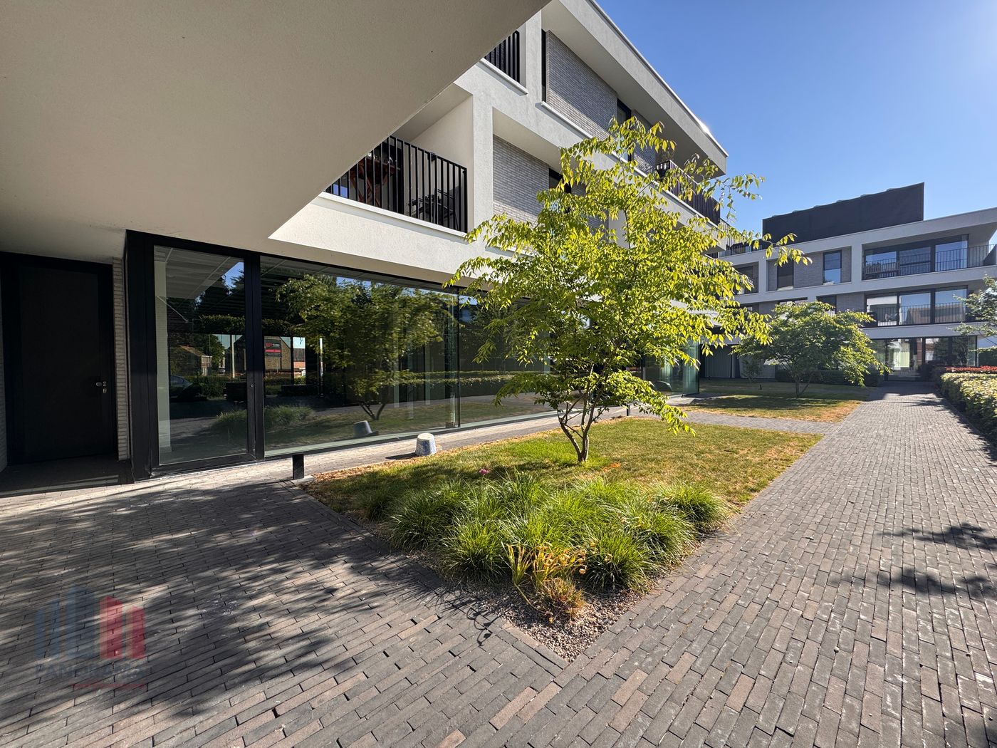 119 m² eigentijdse kantoorruimte in centrum van Tielt - photo 2