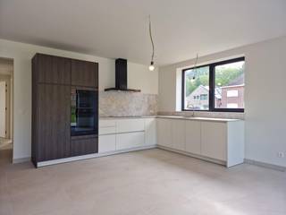 Bent u op zoek naar een unieke woonervaring op een boogscheut van de stad Aalst?<br />Ontdek dit instapklare en energiezuinig 2-slaapkamerappartement in Residentie Paddenhoek.<br />Dit gelijkvloerse appartement met 2 slaapkamers, terras, en tuin biedt luxe, comfort en privacy in een rustige en groene omgeving.<br />6% BTW - interessante opportuniteit ook voor investeerders die wensen te verhuren voor min 15 jaar (eveneens 6% BTW)<br /><br />🏡 Kenmerken van dit appartement :<br />Nieuwbouw met hoogwaardige materialen en volgens de recentste normen qua isolatie en akoestiek<br />2 slaapkamers <br />Hedendaagse badkamer met inloopdouche <br />Zonnige en lichtrijke leefruimte met zuidgericht terras en privé tuin<br />Gezellige keuken met alle moderne toestellen <br />Energiezuinig<br />Ondergrondse parkeerplaats kan optioneel bij gekocht worden (37.000€)<br /><br />📍 Toplocatie:<br />Perfecte verbinding met het openbaar vervoer, invals- en autosnelwegen. Winkels, horeca en scholen in de direkte nabijheid.<br /><br />📅 Beschikbaar<br />Bij akte. Instapklaar!<br /><br />📩 Interesse?<br />Neem vandaag nog contact op met Sabrina bij Immo Bia (sabrina@immobia.be) om een bezoek te plannen of voor meer informatie