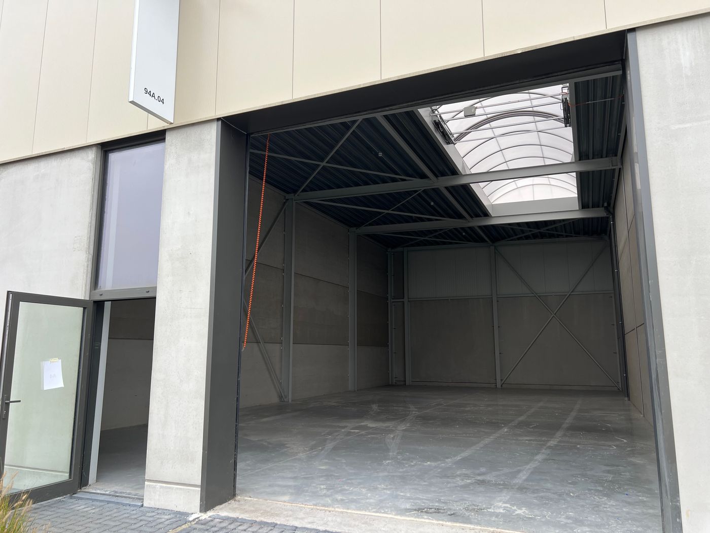 FOR RENT: New SME unit of 216 m² near the E314 - photo 4