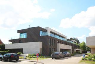 Op deze centrale locatie bevindt zich een ondergrondse autostaanplaats (Nr. 31). Deze staanplaats biedt een praktische parkeergelegenheid en is...