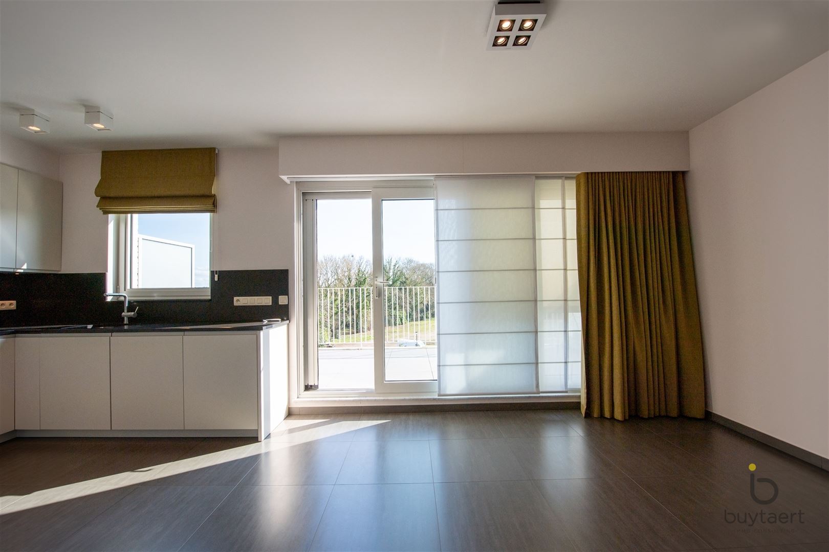 TOP ONDERHOUDEN DAKAPPARTEMENT IN HARTJE SCHILDE MET RUIM ZONNIG TERRAS! - foto 1