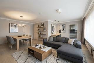 <p><span>Instapklaar 3-slaapkamerappartement INCL GARAGEBOX</span></p><p><span>Ontdek dit instapklare en ruime appartement, ideaal gelegen in Ekeren (2180), vlakbij het station en openbaar vervoer, en op wandelafstand van het centrum.</span></p><p><span>Het appartement verwelkomt u via een inkomhal met gastentoilet. De lichtrijke en ruime woonkamer zorgt voor een aangename leefomgeving. Aansluitend vindt u een volledig geïnstalleerde keuken.</span></p><p><span>Verder beschikt het appartement over drie slaapkamers, waarvan de derde slaapkamer toegang biedt tot het terras ideaal om te genieten van een rustig moment buiten. De badkamer is praktisch ingericht en compleet.</span></p><p><span>Extra troef is de bijhorende garagebox, wat zorgt voor extra comfort en parkeergemak.</span></p><p><span>Troeven:</span></p><ul><li><span>Instapklaar</span></li><li><span>3 volwaardige slaapkamers</span></li><li><span>Terras</span></li><li><span>Garagebox inbegrepen</span></li><li><span>Uitstekende ligging nabij station, openbaar vervoer en centrum</span></li></ul><p><span>Interesse? Contacteer ons voor een bezoek! Wij zijn bereikbaar op het volgende nummer 03/633.12.029 of email <span>info@immogreenstar.be</span></span></p><p><span>Bestuursmaatregelen in het maatregelenregister: nee</span></p>