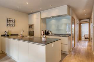 Ce bel appartement bénéficie d'un emplacement central sur la Bredabaan à Brasschaat, à quelques pas des boutiques, des restaurants et des...