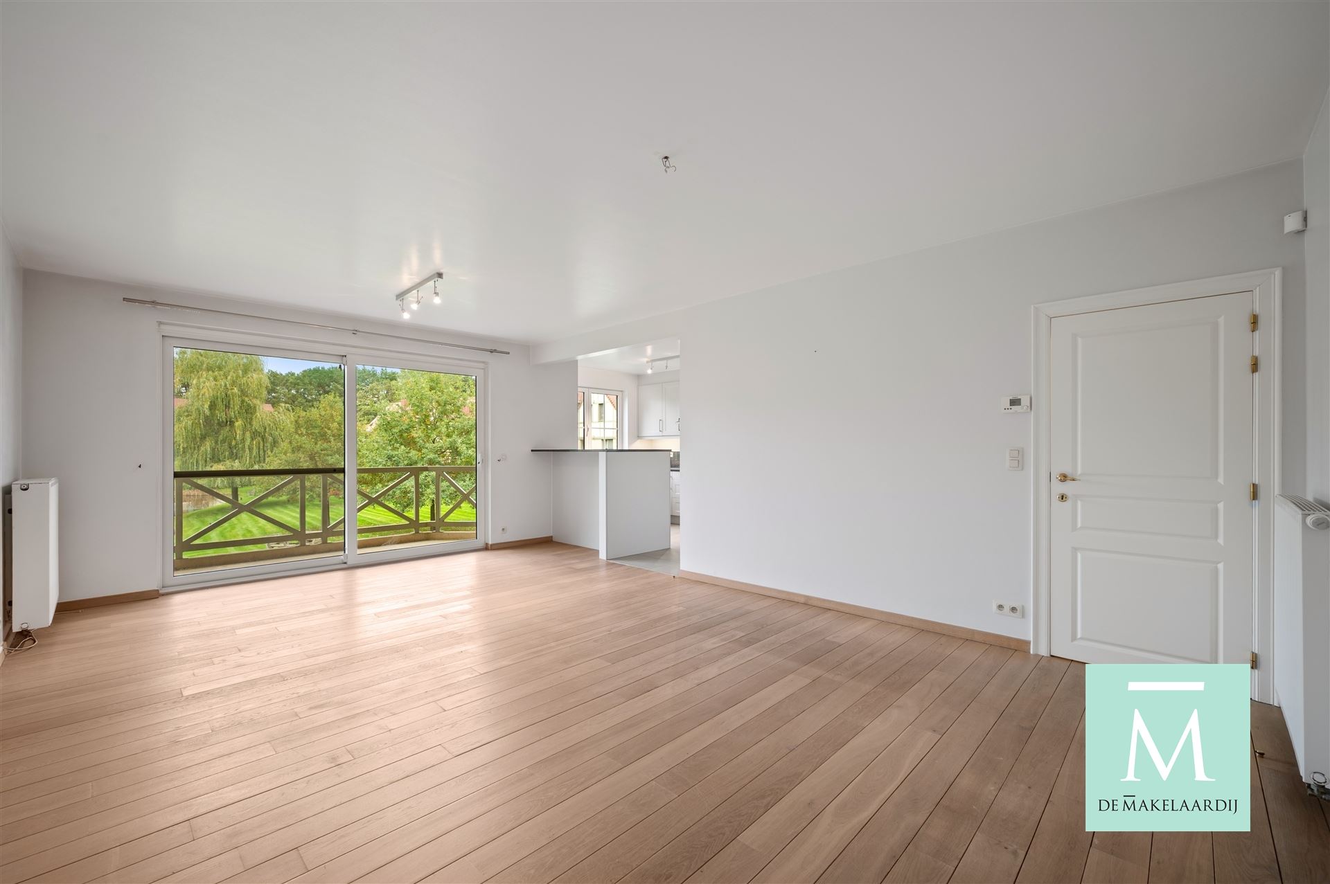 Mooi appartement met autostaanplaats en berging, gelegen in een afgesloten parkdomein - foto 1