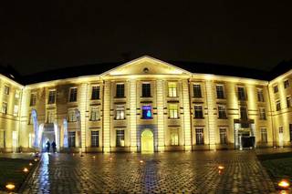 Kanaalpark in Vilvoorde is a mixed project where living, working and relaxing goes together. The site includes several buildings, both new and refurbished. A hotel as well as a pleasant brasserie, with a view of the passing boats, complete the site. Parking is located under the project. A unique opportunity for those who wish to stay in a unique location!