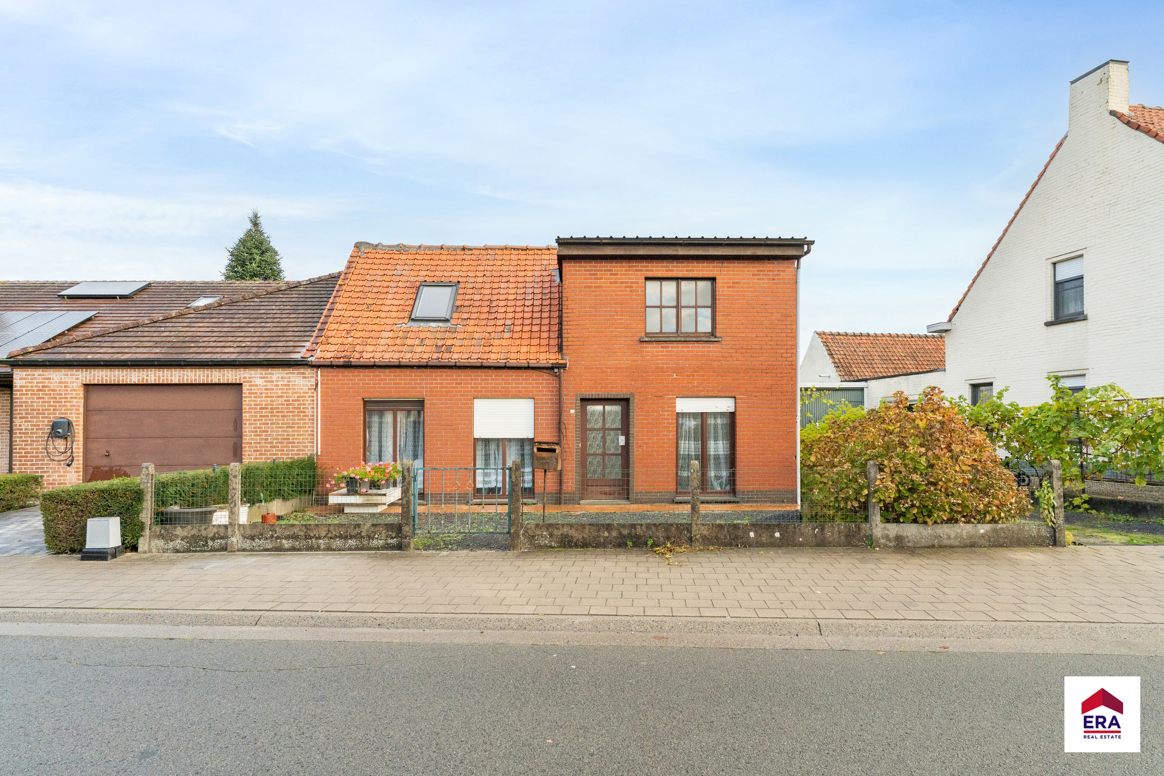 Verzorgde woning met 3/4 slpks op 889m² in Oostrozebeke - foto 2