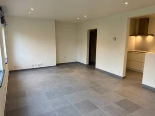 Deze flat met 1 slaapkamer is gelegen aan de rand van het centrum van Geraardsbergen, dichtbij het station en winkels. Het appartement is gelegen...