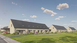 <p>Ontdek Kouter Middenpark, een nieuwbouwproject in Eke, deelgemeente van Nazareth-De Pinte, waar comfortabel, energiezuinig en hedendaags wonen centraal staat.</p><p>Het project combineert een aangename residentiële omgeving met een bijzonder vlotte bereikbaarheid.</p><p>Dankzij de ligging bevindt u zich op korte afstand van Gent, met bovendien een vlotte verbinding via de E17 en N60.</p><p>Ook het station van Eke bevindt zich vlakbij, terwijl u in de omgeving volop geniet van het aanwezige groen.</p><p> </p><p>De eerste fase van het project omvat 12 moderne gezinswoningen met zadeldak, ontworpen met aandacht voor comfort, functionaliteit en energiezuinigheid.</p><p>Het project omvat zowel halfopen bebouwingen met carport als gesloten bebouwingen met inpandige garage.</p><p>Alle woningen beschikken over 3 slaapkamers en worden aangeboden aan een vaste prijs, zonder prijsherziening.</p><p> </p><p>Ook op technisch vlak zijn de woningen voorzien van hedendaagse en energiezuinige technieken.</p><p>Zo beschikt elke woning over een ventilatiesysteem C+, vloerverwarming via een warmtepomp op zowel het gelijkvloers als de verdieping en 4 zonnepanelen.</p><p>Dankzij deze combinatie wordt een E-peil van maximaal E26 voorzien, waardoor u geniet van een energiezuinige woning met hedendaags wooncomfort.</p><p> </p><p>De woningen worden voorzien van een kwalitatieve basisafwerking.</p><p>De start van de werken is voorzien in het voorjaar van 2027.</p><p>Dankzij de combinatie van een energiezuinige uitvoering, een vaste aankoopprijs en een aantrekkelijke ligging nabij Gent vormt Kouter Middenpark een interessante keuze voor wie op zoek is naar een nieuwe gezinswoning, maar ook voor wie nieuwbouw als investering overweegt.</p><p></p><p><strong>Aankoopprijs zonder BTW: 350.356 euro*</strong></p><p></p><p><strong>Aankoopprijs inclusief 21% BTW op de constructie: 419.666,71 euro*</strong><br />*Prijs publicatie (Incl. 21%BTW + grond excl RR)</p><p>* excl. RR (12% grondwaarde), meetkosten, aktekosten, aansluitkosten nutsleidingen en notariskosten<br />We staan ter beschikking van de koper voor de volledige en gepersonaliseerde prijsopgave op maat. Contacteer ons gerust voor een vrijblijvende afspraak.</p><p> </p><p>Interesse in de beschikbare woningen, plannen en prijzen?</p><p>Neem gerust contact met ons op via deinze@vastgoeddevos.be of 09 380 25 99.</p><p> </p><p> </p>