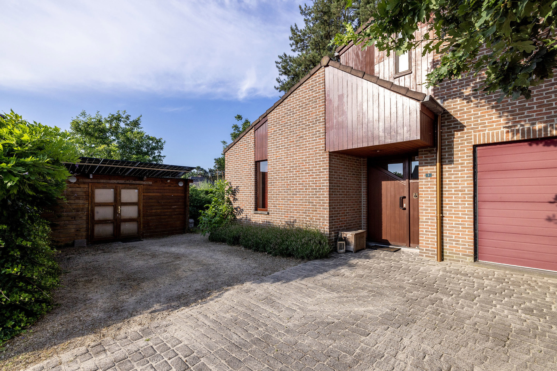 Instapklare woning met 4 slaapkamers op perceel van 1526 m²! - foto 2